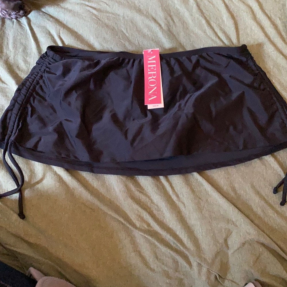 Mid rise, adjustable length swim skirt